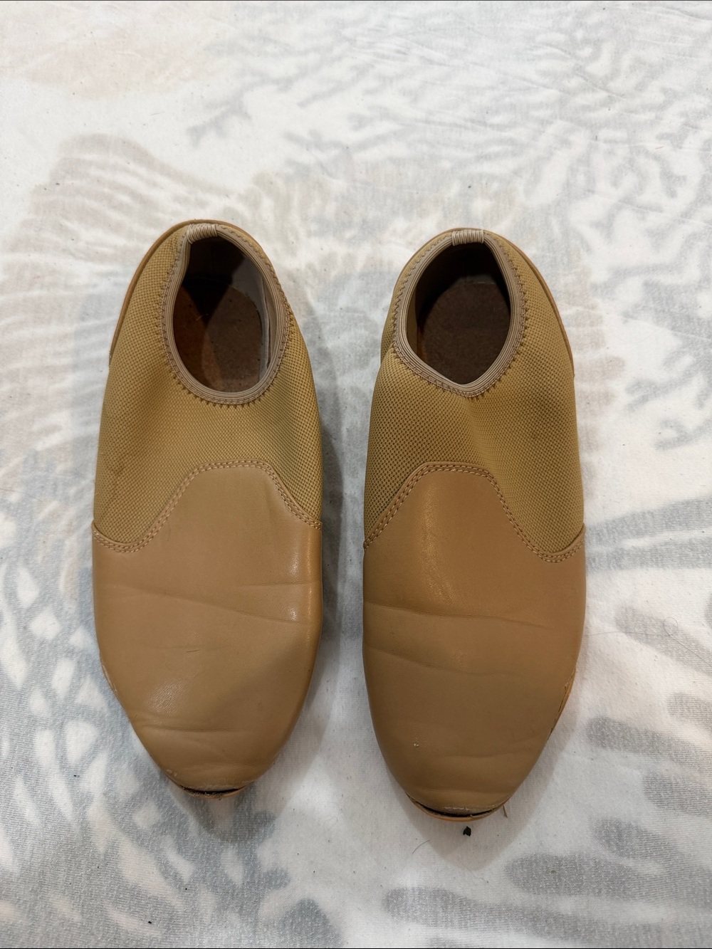 Girl’s/Women’s Jazz Shoes in Tan